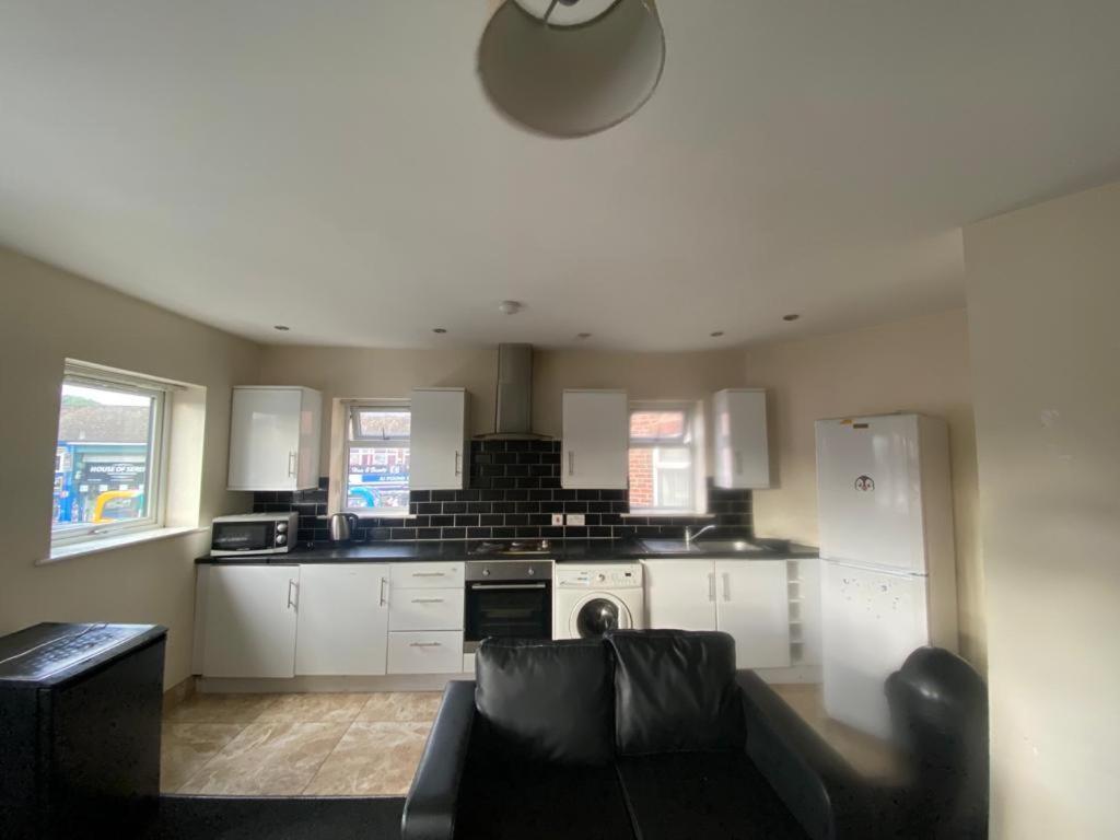 Appartamento Cosy Living Camberley Esterno foto